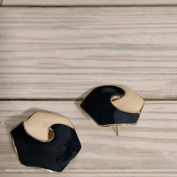 Vintage Octagon Blue Cream Enamel Swirl Clip On Earrings Retro Boho - Picture 6 of 8